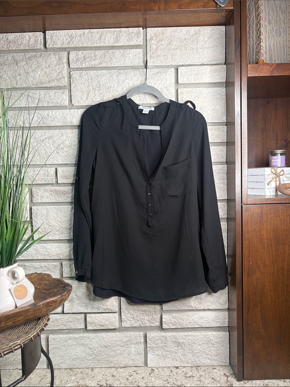 Kenneth Cole Reaction Black V-Neck Button-Front Blouse